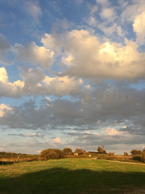 Cloud Paintings, Sky Art Painting, Watercolor Clouds, Cloud Photos, Cityscape Photography, Clouds Photography, Scenery Pictures, Landscape Photography Nature, Watercolor Images