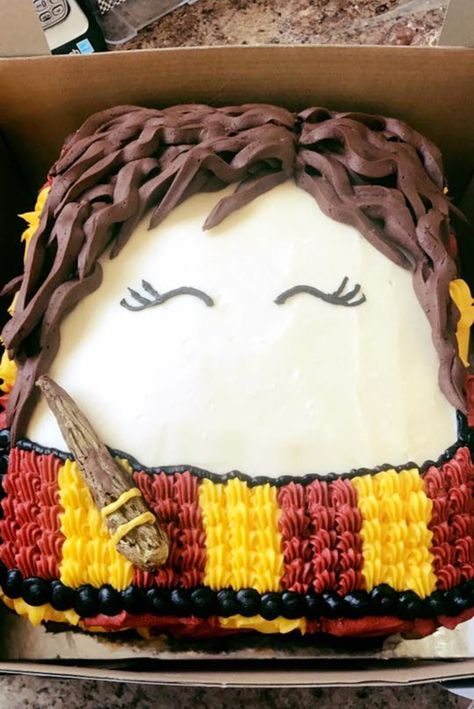 Harry Potter Hermione cake Hermione Cake, Hermione Granger Cake, Hermione Granger Cake Ideas, Harry Potter Birthday Cake Easy Diy, Hermione Birthday, Girly Harry Potter Cake, One Tier Harry Potter Cake, Harry Potter's Birthday Cake Hagrid, Harry Potter Cupcakes