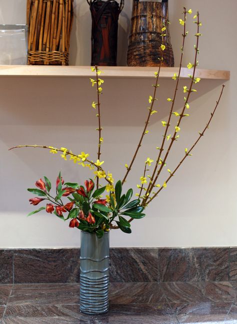 Bathtub Decor, Ikebana Arrangements, Ikebana Flower Arrangement, Ikebana Vases, Different Ideas, Flowers Diy, Ikebana, Flower Power, Flower Designs