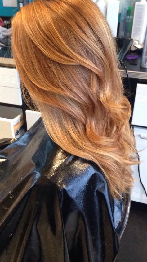 Strawberry blonde hair. Light Ombre, Hair Color Pictures, Auburn Color, Strawberry Blonde Hair Color, Golden Blonde Hair, Strawberry Blonde Hair, Honey Hair, Vlasové Trendy, Long Blonde