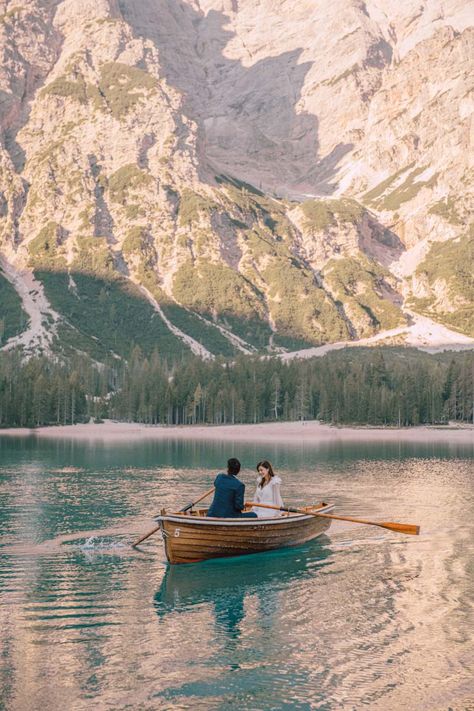 Unveiling Love's Magic: An Expert Wedding Photographer's Adventure Pre-Wedding Journey Couple In Nature Photo Ideas, Switzerland Engagement Photos, Dolomites Engagement, Dolomites Photoshoot, Italy Proposal, Switzerland Elopement, Shooting Couple, Couple Shooting, Prewedding Shoot