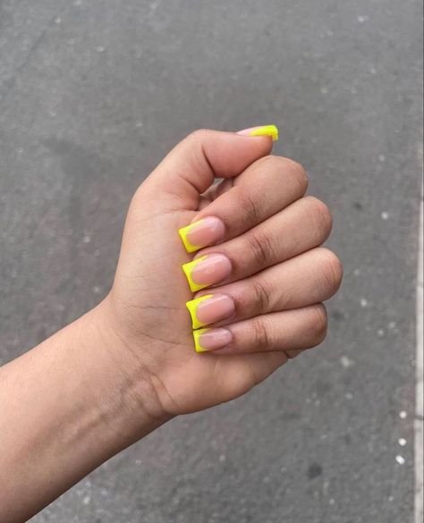 Neon French Nails Short, Short Square Neon Nails, Neon Yellow French Tip Nails, Bright French Tip Nails, Neon French Tip Nails, Yellow French Tip Nails, Yellow French Tip, Nail Sunny, Neon Yellow Nails