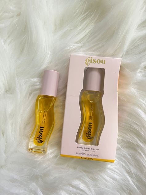 Gisou Lip Oil, Fancy Makeup, Pretty Skin Care, Skin Care Items, Lip Butter, Makeup Items, روتين العناية بالبشرة, Makeup Essentials, Skin Care Essentials