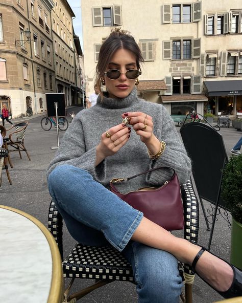 Fall basics 🍂 @zalando #ZalandoSquad #ZalandoStyle Wearing: Pullover SE521I0UN-C11 Bag L4251H0JB-G11 Shoes MAJ11B00L-Q11 | Instagram Elevate Style, Rome Outfits, Coffee Date Outfits, Fall Basics, Autumn Fits, Italy Outfits, Capsule Outfits, Early Fall Outfit, Running Clothes