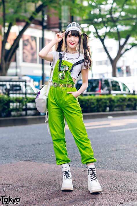 Tokyo Fashion — Japanese idol and Harajuku street snap model... Japan Street Fashion, Rainbow Backpack, Mode Harajuku, Rose Apple, Japan Fashion Street, Harajuku Fashion Street, Tokyo Street Fashion, Harajuku Girls, Le Happy