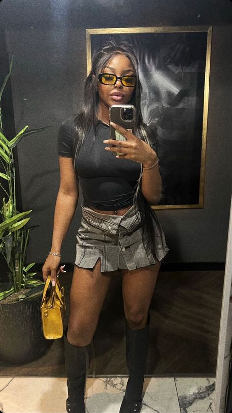 Streetwear Club Outfit, Baddie Date Night Outfit, Party Outfit Black Women, Club Skirt, 16th Birthday Outfit, Outfits Black Women, Red And Black Outfits, Streetwear Fashion Women