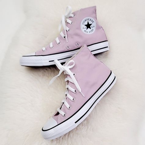 White Converse With Pink Laces, Pastel Converse, Cute Converse Shoes, Pink Chucks, Red Chucks, Casual Shoes Women Sneakers, Cute Converse, Shoes For School, Converse Low Tops