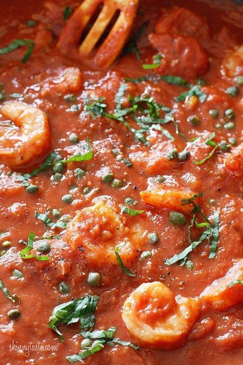 Linguini and Shrimp Fra Diavolo – A quick Italian-American pasta dish with shrimp, tomatoes, crushed red pepper flakes, garlic, basil and capers. Shrimp Fra Diavolo, Fra Diavolo, Photo Food, Spicy Shrimp, Skinny Taste Recipes, Shrimp Pasta, Crushed Red Pepper, Linguine, Spaghetti Squash