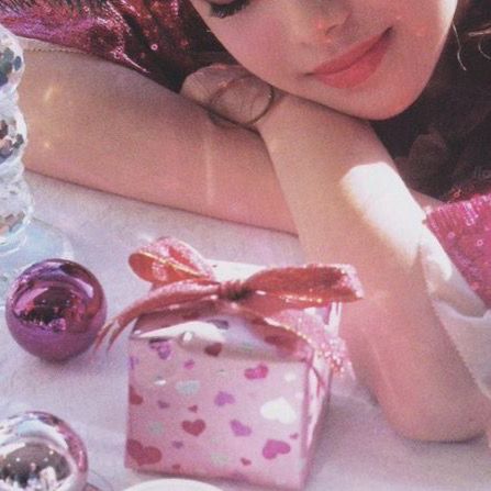 Pink Loona Icon, Loona Aesthetic Icons, Loona Pink Aesthetic, Loona Album Cover, Loona Christmas, Loona Aesthetic, Country Pop, Girly Aesthetic, Pop Idol