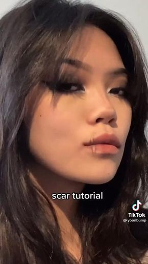 How To Do A Scar With Makeup, How To Make Scars Makeup, How To Do Scar Makeup, Makeup Scars On Face, Scars Makeup Halloween, Pirate Makeup Scar, Lip Scars Reference, Pirate Look Makeup, Fake Scar Makeup Tutorials