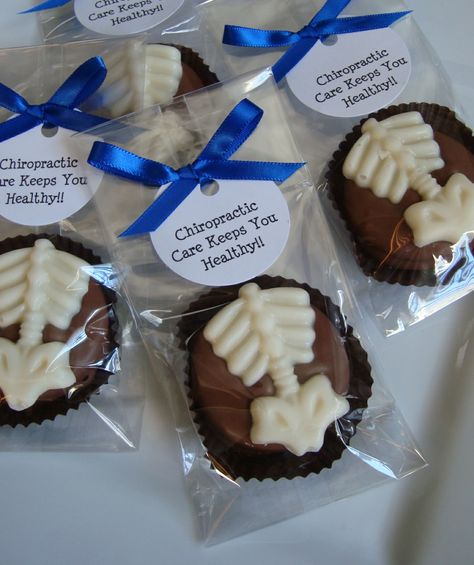 Chocolate Chiropractic Spine Cookies... Job Career Day Favors... Personalized Tags www.rosebudchocolates.com Chiropractor Gifts Ideas, Chiropractor Graduation Party Ideas, Chiropractic Graduation Party, Physical Therapy Party Ideas, Chiropractic Office Design, Chiropractic Marketing, Doctor Cake, Massage Therapy Rooms, Doctor Of Chiropractic