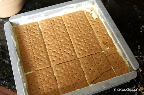 Another layer of graham crackers Easy Eclair Recipe, How To Make Graham, Easy Eclairs, Foxy Folksy, Eclair Recipe, Ice Cream Sprinkles, Cream Cakes, Ice Cream Sandwiches, Banana Cream Pie