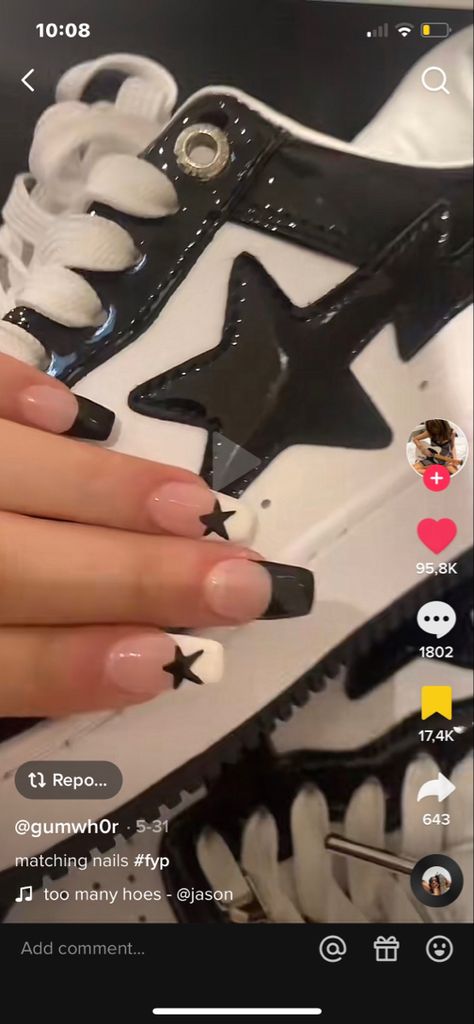 Bape Star Nails, Yk2 Nails Short, Grunge Y2k Nails, Y2k Star Nails, Bape Nails, Y2k Aesthetic Nails, Bape Star, Black White Nails, Black And White Stars