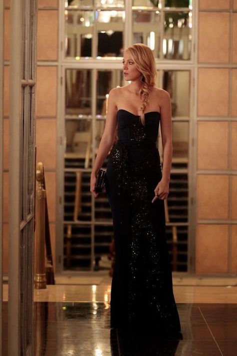 When she rocked this strapless glittery gown of your dreams: | 17 Times "Gossip Girl's" Serena Van Der Woodsen Was Your Style Icon Gossip Girl Season 6, Gossip Girl Series, Vanessa Abrams, Gossip Girl Serena, Estilo Gossip Girl, Stile Blair Waldorf, Blake Lively Style, Nate Archibald, Gossip Girl Outfits