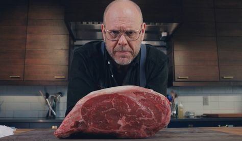 Alton Brown's Favorite Holiday Standing Rib Roast | Alton Brown Alton Brown Prime Rib, Dry Aged Prime Rib, Best Prime Rib Recipe, Beef Rib Roast, Prime Rib Roast Recipe, Rib Roast Recipe, Holiday Roasts, Standing Rib Roast, Brown Recipe