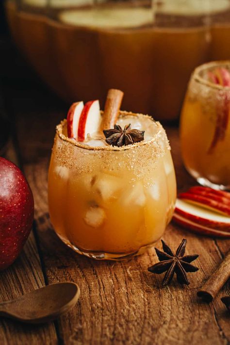 Experience the warm embrace of autumn in every sip of Thanksgiving Punch that's crafted with apple cider and infused with the richness of pumpkin pie spice. Apple Pie Punch, Thanksgiving Punch, Pumpkin Juice, Thanksgiving 2024, Apple Pie Spice, Punch Recipe, Recipes Casserole, Chai Spice, Punch Recipes