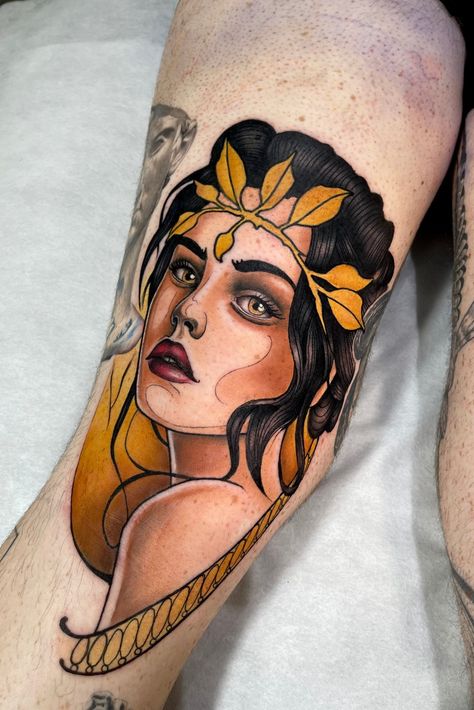 Neotraditional tattoo featuring a woman with a golden leaf crown, created by artist Nessi at Vanta Gallery Tel Aviv. Vibrant colors and intricate details bring this stunning artwork to life. #VantaGalleryTelAviv #NeotraditionalArt Art Nouveau Tattoo, Neo Tattoo, Nouveau Tattoo, Neotraditional Tattoo, Space Tattoo, Tattoo Portfolio, American Traditional Tattoo, Neo Traditional, Mellow Yellow