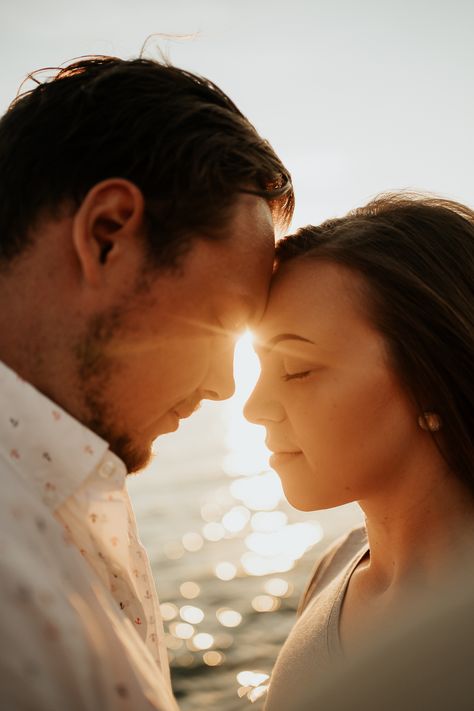 Sunset Poses Couple, Sunrise Photography Couples, Couple Beach Portraits, Sunrise Beach Photoshoot Couple, Sunrise Beach Engagement Photos, Beach Photo Ideas For Couples, Beach Photography Poses Couples, Sunset Beach Couple Pictures, Beach Poses Couples