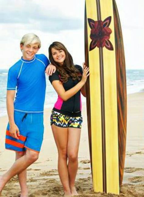 Teen Beach Movie Teen Bech Movie, Team Beach Movie, Disney Channel Aesthetic, Movie Couples Costumes, Teen Beach 2, Disney Channel Shows, Austin And Ally, Beach Birthday