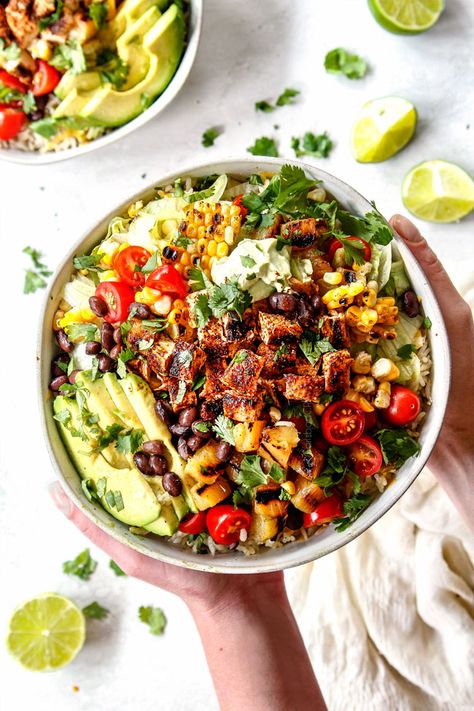 Chipotle Chicken Burrito Bowl (meal prep instructions, prep ahead, etc) Chicken Chipotle Recipe, Chipotle Recipe, Chipotle Chicken Burrito, Burrito Bowl Meal Prep, Chicken Chipotle, Burrito Bar, Chipotle Recipes Chicken, Chipotle Recipes, Chipotle Burrito