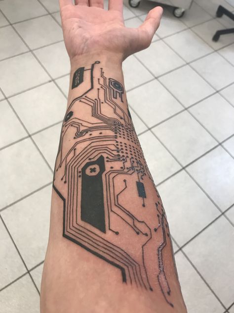 Tech Tattoo Sleeve, Robotics Tattoo, Cyberpunk Tattoo Arm, Cyberpunk Tattoo Sleeve, Cyberpunk Hand Tattoo, Pixel Tattoo Ideas, Cyberpunk Tattoo Design, Cyberpunk Edgerunners Tattoo, Tech Tattoo Ideas