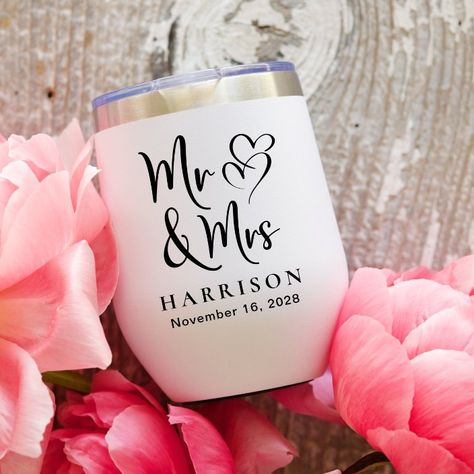 Minimal Calligraphy, Wedding Glassware, Wedding Water Bottles, Wedding Tumblers, Unique Favors, Calligraphy Wedding, Wedding Glasses, Personalized Favors, Wedding Calligraphy