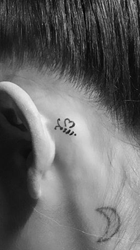 Ariana Grande Tattoo, Bee Tattoo, Piercing Ideas, Henna Tattoo, S N, Behind Ear Tattoo, Tattoo Inspo, Tattoos And Piercings, Hair Nails