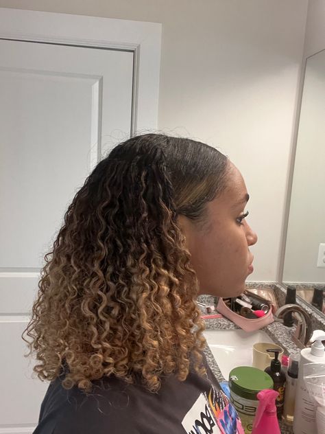 Highlights On Ends Of Hair, Highlights Black Women Natural Hair, Dye Hair Ends, 4c Hair With Highlights, Dyed Hair Ends, Curly Styles, Dyed Curly Hair, Highlights Curly Hair, Mixed Curly Hair