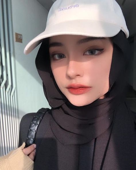 Hijabi Girl Fashion, Hijab Girl Aesthetic, Hijabi Selfie, Style Hijab Simple, Hijab Model, Simple Hijab Tutorial, Hijab Beauty, Moslem Fashion, Hijab Aesthetic