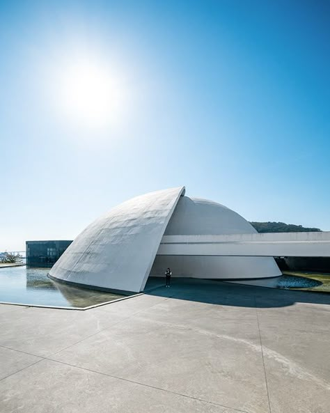 Oscar Niemeyer | Niemeyer Foundation on Behance Oscar Niemeyer Architecture, Concept Models Architecture, Architecture Wallpaper, Santiago Calatrava, Oscar Niemeyer, Zaha Hadid Architects, Famous Architects, Chinese Architecture, Architecture Office