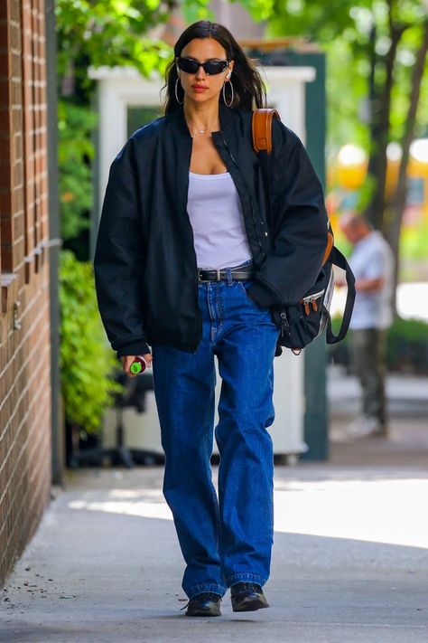 Irina Shayk Street Style, Gowns For Bride, Wedding Beach Party, White Top And Blue Jeans, Irina Shayk Style, Wife Style, Early 2000s Fashion, Wedding Beach, Minimal Outfit