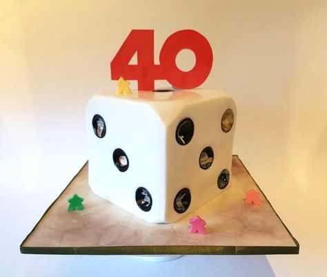 Game Night Cake, Board Game Cake, Dice Cake, Nerd Cake, Game Cake Ideas, Game Night Birthday Party, Grad Cake Ideas, Board Games Party, Game Themed Party