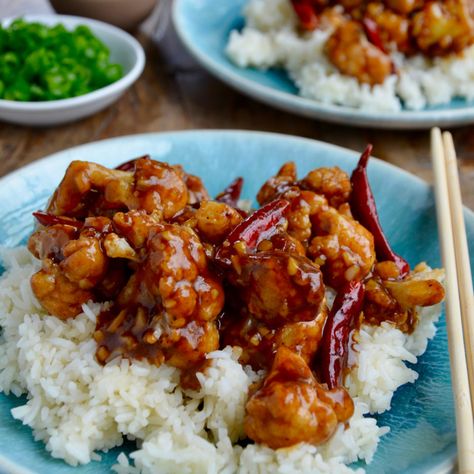 General Tso Cauliflower, General Tso's Cauliflower, Veggie Main Dishes, Just A Taste, General Tso, 30 Minute Meals, Vegetarian Food, Cauliflower Recipes, Family Favorite Meals