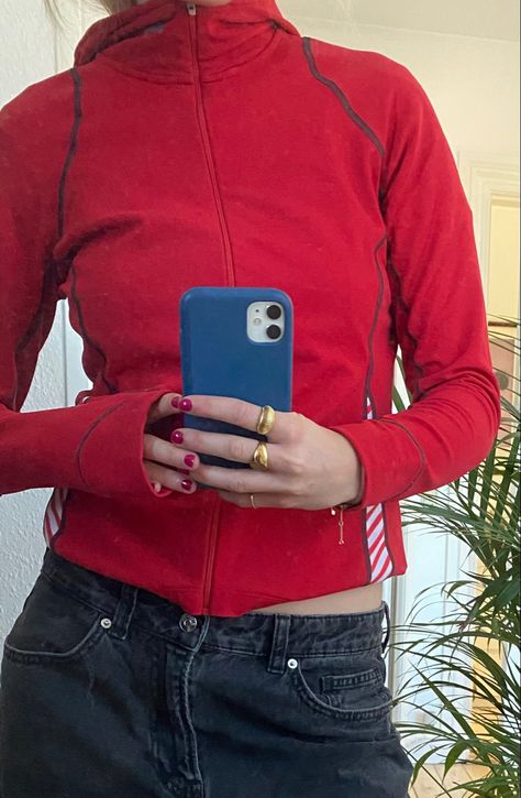 Red Zip Up Hoodie Outfit Y2k, Red Zip Up Hoodie Outfit, Hoodie Outfit Y2k, Copenhagen Girl, Zip Up Hoodie Outfit, Red Zip Up Hoodie, Dope Fits, Fashion Articles, Red Fits