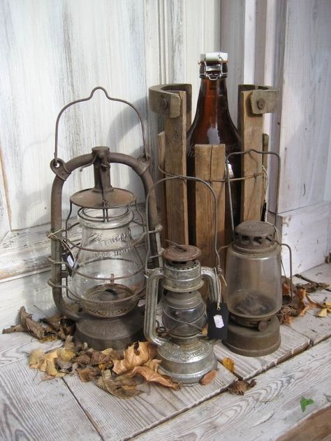 Update your home with these amazing vintage porch decor ideas that bring lively classic styles to your porch with only a few additions! Vintage decor ideas are a great way to add style to small spaces! #VintageDecor #VintagePorchDecor #PorchDecor #Porch #Vintage #Farmhouse #RusticStyle Vintage Porch Decor, Vintage Lantern Decor, Galvanized Wash Tub, Old Milk Jugs, Vintage Decor Ideas, Old Lanterns, Vintage Porch, Vintage Ladder, Weathered Paint