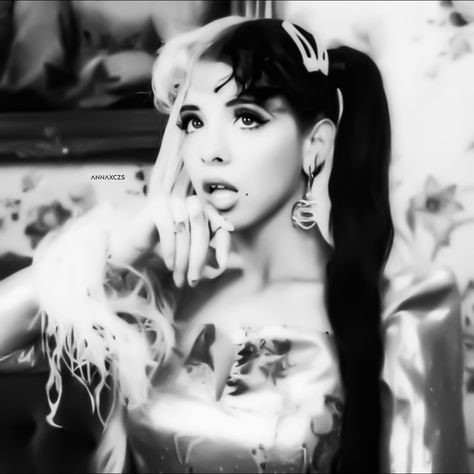 Melanie Martinez Poster, Aesthetic Room Posters, Music Bedroom, Posters Wall Art, Gray Aesthetic, Dark Icon, Posters Wall, Retro Music, Black And White Pictures