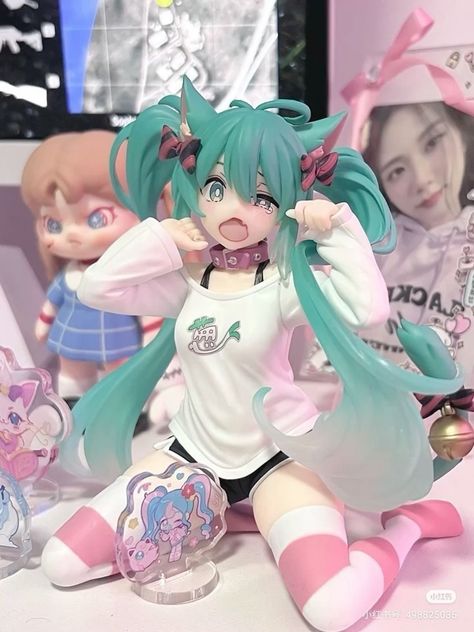 Anime Figure Poses Reference, Pretty Miku Figures, Pretty Anime Figures, Miku Figure Poses, Anime Figurine Poses, Project Sekai Figures, Idolmaster Figures, Anime Figure Pfp, Anime Figures Poses