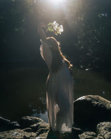 celeste shiels photography - dreamy ethereal maternity water goddess aesthetic pregnancy photoshoot Maternity Goddess Photoshoot, Water Goddess Aesthetic, Ethereal Maternity Shoot, Goddess Maternity Shoot, Maternity Aesthetic, Lana Del Rey Photoshoot, Aesthetic Pregnancy, Magical Photoshoot, Goddess Photoshoot