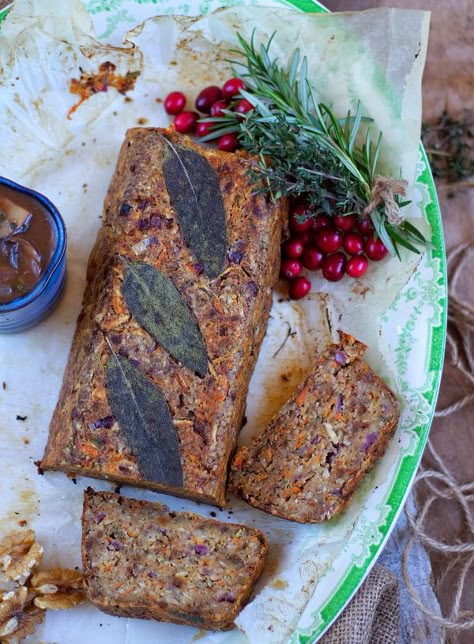 Vegan Nut Roast, Nut Roast, Vegan Xmas, Christmas Nuts, Vegan Christmas Recipes, Gluten Free Christmas, Vegan Christmas, Christmas Dishes, Sans Gluten