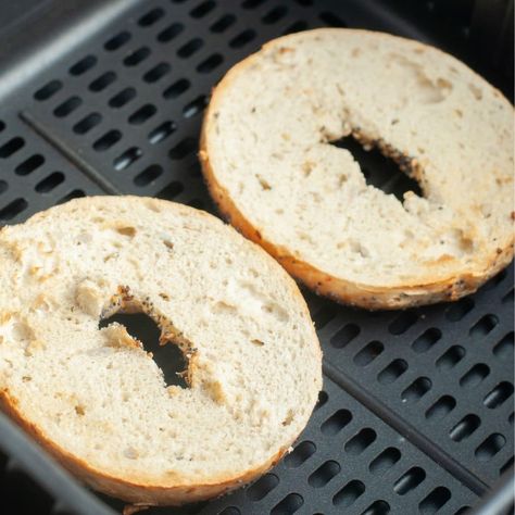 Learn how to toast bagels in the air fryer. Perfectly toasted bagels can be made fast and easy in the air fryer. Bagel In Air Fryer, Bagels Air Fryer, Cinnamon Bagels, Mini Bagels, Bagel Recipe, Fryer Recipes, Bagels, Air Fryer Recipes, Air Fryer