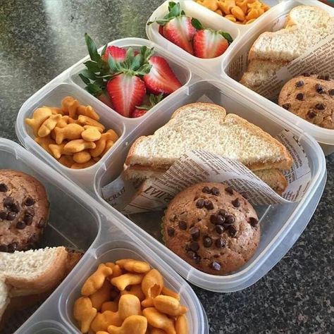 Highschool Lunch, Homeschool Highschool, Kids Lunch Box Meals, Lunch Packing, Peanut Butter And Jelly Sandwich, School Lunch Recipes, Jelly Sandwich, Healthy Lunch Snacks, Meal Prep Snacks