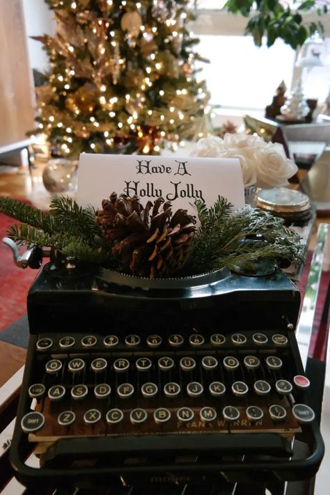 This Small Space in Chelsea Is Decked Out for Christmas | Apartment Therapy Journal Pics, Pretty Christmas Decorations, Chic Holiday, Chic Christmas, Pretty Christmas, Vintage Typewriters, Primitive Christmas, Jingle All The Way, Christmas Deco