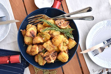 It’s only a little extra effort to par-boil the potatoes, but it’s well worth it! These potatoes are fluffy on the inside with the perfect golden crunch on the outside. Weber Q Recipes, Weber Recipes, Grilling Recipes Sides, Veggies Recipes, Weber Bbq, Grilled Meat Recipes, Roasted Potato Recipes, Grilled Steak Recipes, Roast Potatoes