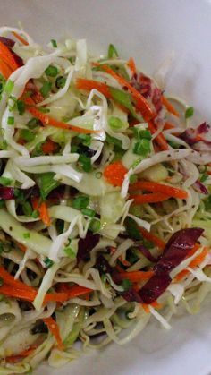 Vinegar Based Coleslaw, Vinegar Based Coleslaw Recipe, Resep Salad, Cole Slaw, Slaw Recipes, Coleslaw Recipe, Cabbage Recipes, Idee Pasto Sano, Veggie Dishes