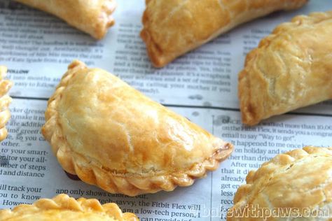 Baked Curry Puff Recipe, Curry Puff Recipe, Curry Puffs, Curry Puff, Savory Pies Recipes, Puff Recipe, Asian Snacks, Malaysian Food, Gifts For Coffee Lovers