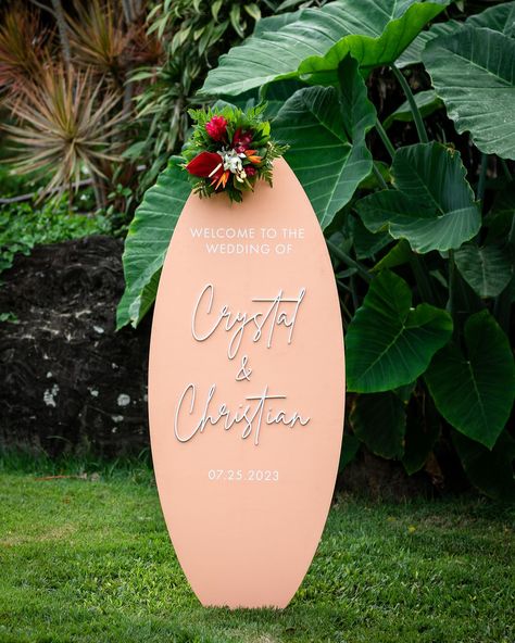 Love the simple design of this surfboard-esque welcome sign by @cestcalligraphy​​​​​​​​​ 🏄🏽‍♀️💍 7.25.23 Crystal + Christian Repost from @tropicalmoonevents #weddingestateshawaii planning: @tropicalmoonevents venue: @kualoaranchweddings rentals: @alohaartisans florals: @wngchawaii beauty: @jessicastylehair catering: @lilikoikitchenhawaii bar: @starbarhawaii entertainment: @akahiproductions transportation: @royalstarhawaii video: @jbowln photo: @christinesadoyphoto signage: @cestcalligraphy Hawaii Destination Wedding, Hawaiian Wedding, Welcome Sign, Surfboard, Simple Designs, Hawaii, Destination Wedding, Crystals, Floral