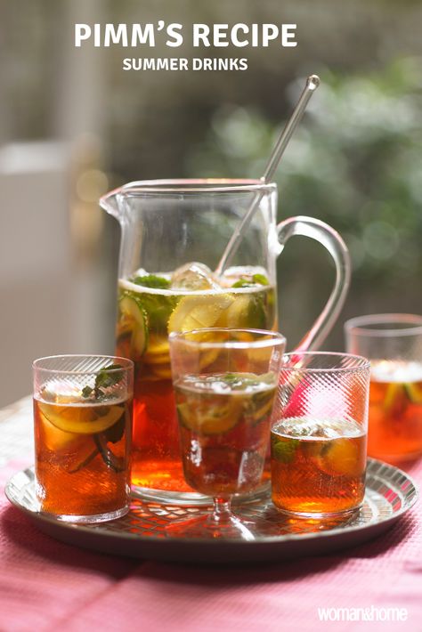 It wouldn’t be summer without a big jug of Pimm’s. This classic drink is a symbol of the British summer, from Wimbledon to barbecues and lazy afternoons in the garden. If you’re looking for an easy summer cocktail recipe, or want to perfect your Pimm’s recipe, then you’ve come to the right place. #pimms #pimmsrecipe #howtomakepimms #summerdrinks Jugs Of Cocktails, Jug Drinks, Pimms Jug, Pimms Recipe, Lemonade With Mint, Pimms And Lemonade, Pimms Cocktail, Aperitif Cocktails, Easy Summer Cocktail Recipes