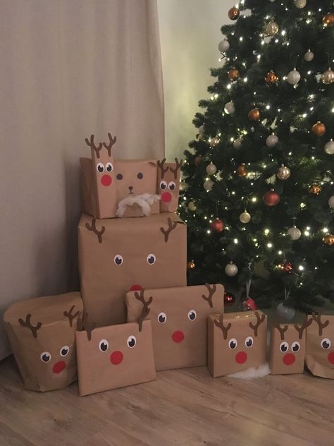 Christmas reindeer gifts Homade Christmas Gifts, Christmas Wrapping Diy, Christmas Present Boxes, Creative Christmas Crafts, Classroom Christmas Decorations, Christmas Gift Inspiration, Xmas Gift Wrap, Christmas Ideas Gifts, Easy Diy Christmas Gifts