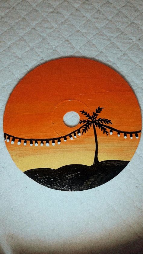 Cute Record Paintings, Cd Design Ideas Cd Art, Dvd Pintados, Circle Painting Ideas Easy, Cd Art Ideas, Cd Painting Aesthetic, Circle Abstract Art, Cd Painting Ideas, Painted Cds