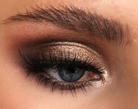 GOLD BROWN SMOKEY - probably the most popular Eye makeup combo  Products used - @shopvioletvoss matte my day palette  @stilacosmetics… Smoky Eye Easy, Silver Smoky Eye, Makeup Combo, Brown Smokey Eye Makeup, Bronze Eye Makeup, Make Up Gold, Gold Smokey Eye, Gold Makeup Looks, Gold Eye Makeup